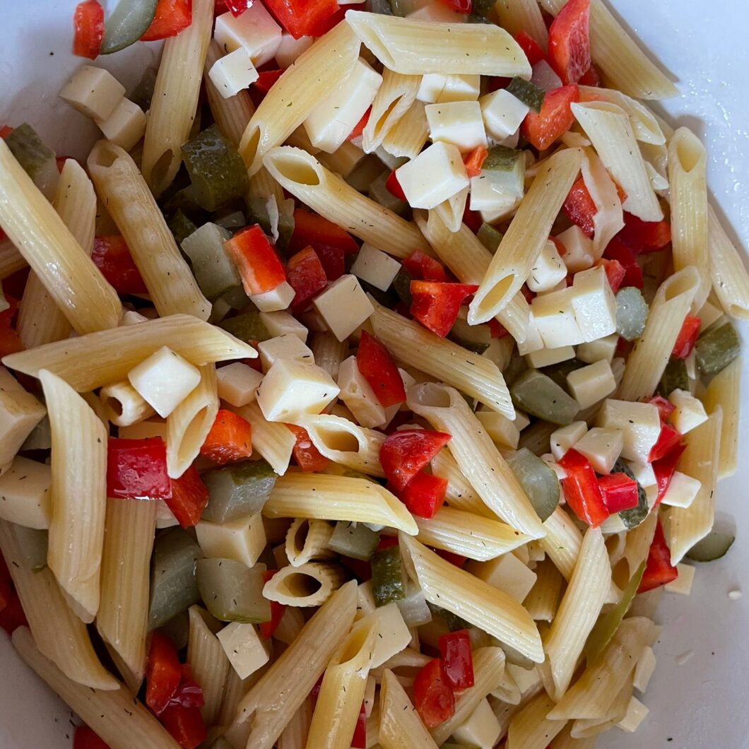 Leichter Nudelsalat- ideal für warme Tage, schnelle Mahlzeiten oder als leckere Beilage zum Grillen ♥️